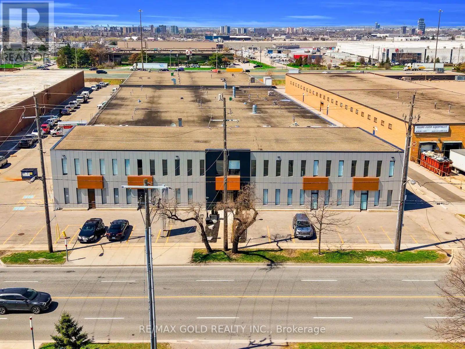 8 - 120 NORFINCH DRIVE