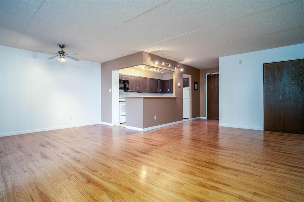 916 Cloutier Drive, Winnipeg, Manitoba, R3V1W9, Winnipeg, Manitoba — photo 3 of 5