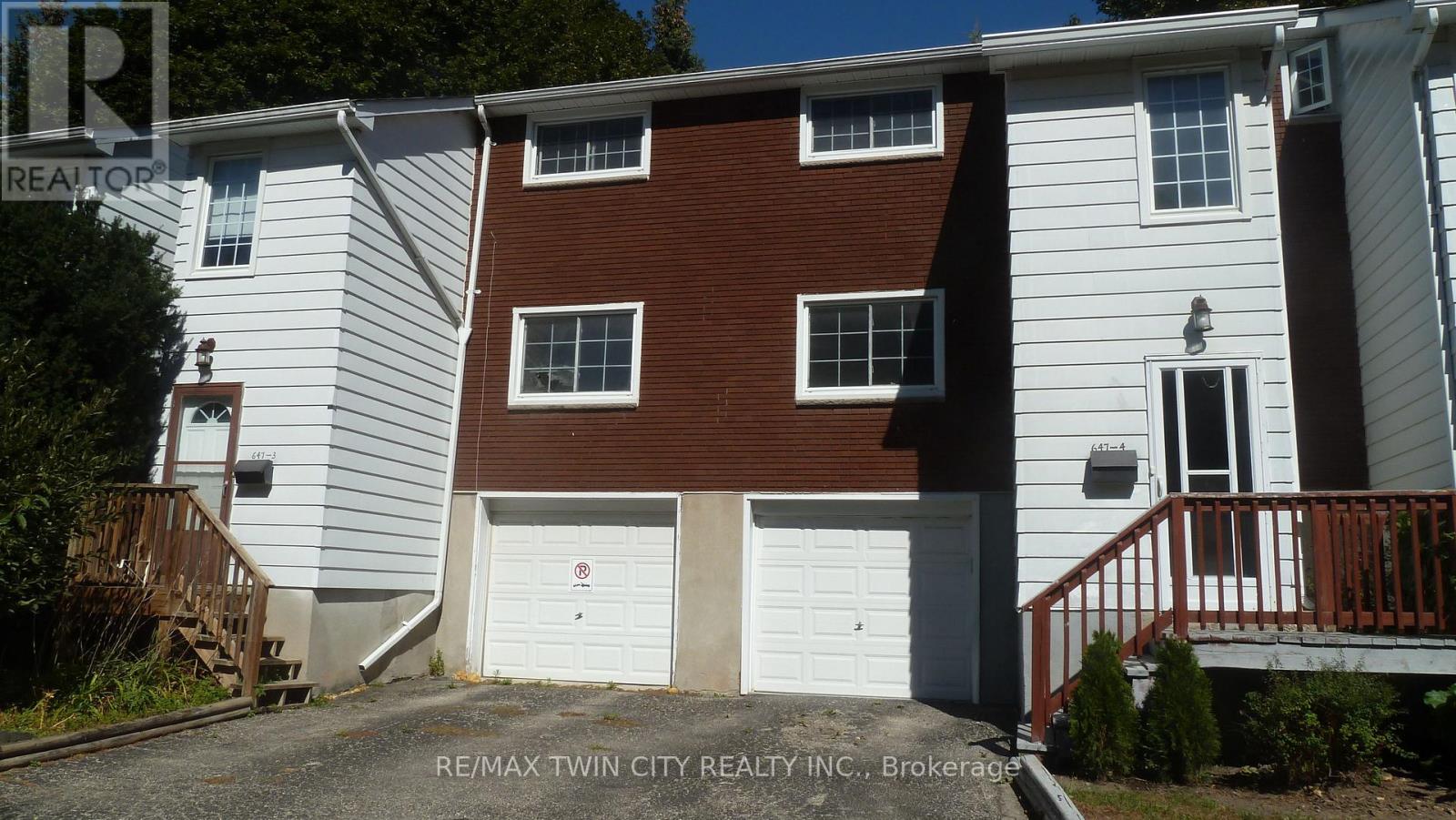 #4 647 ALBERT STREET - 1
