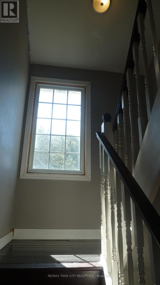 #4 647 ALBERT STREET - 13