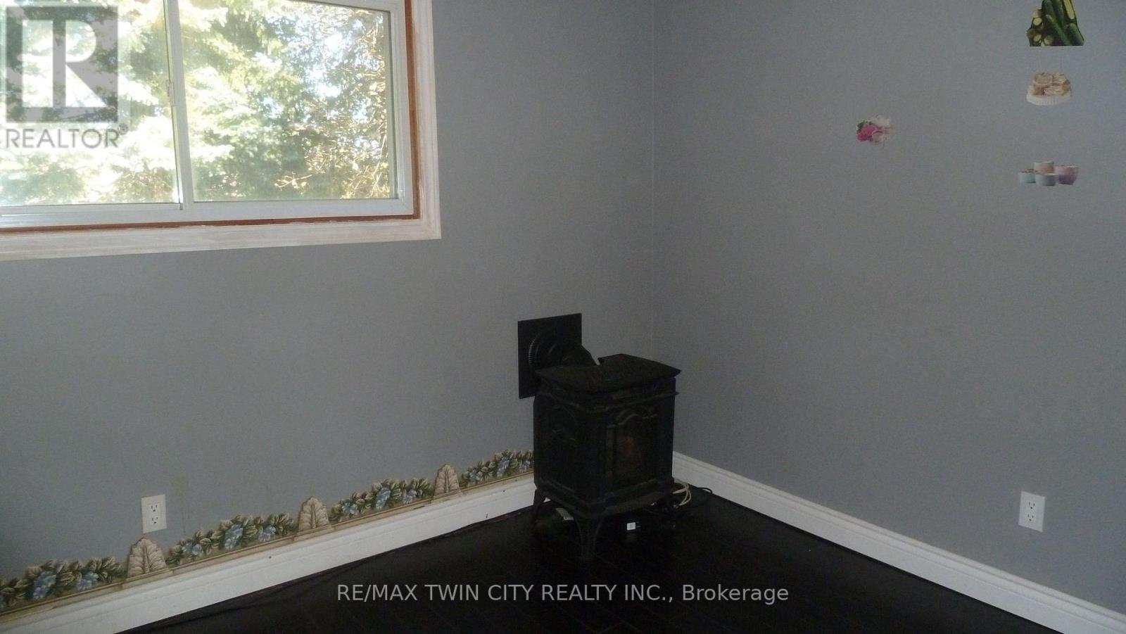 #4 647 ALBERT STREET - 17