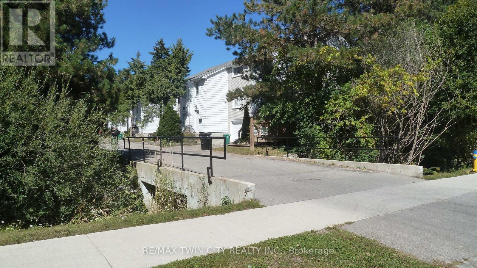 4 - 647 ALBERT STREET — photo 2