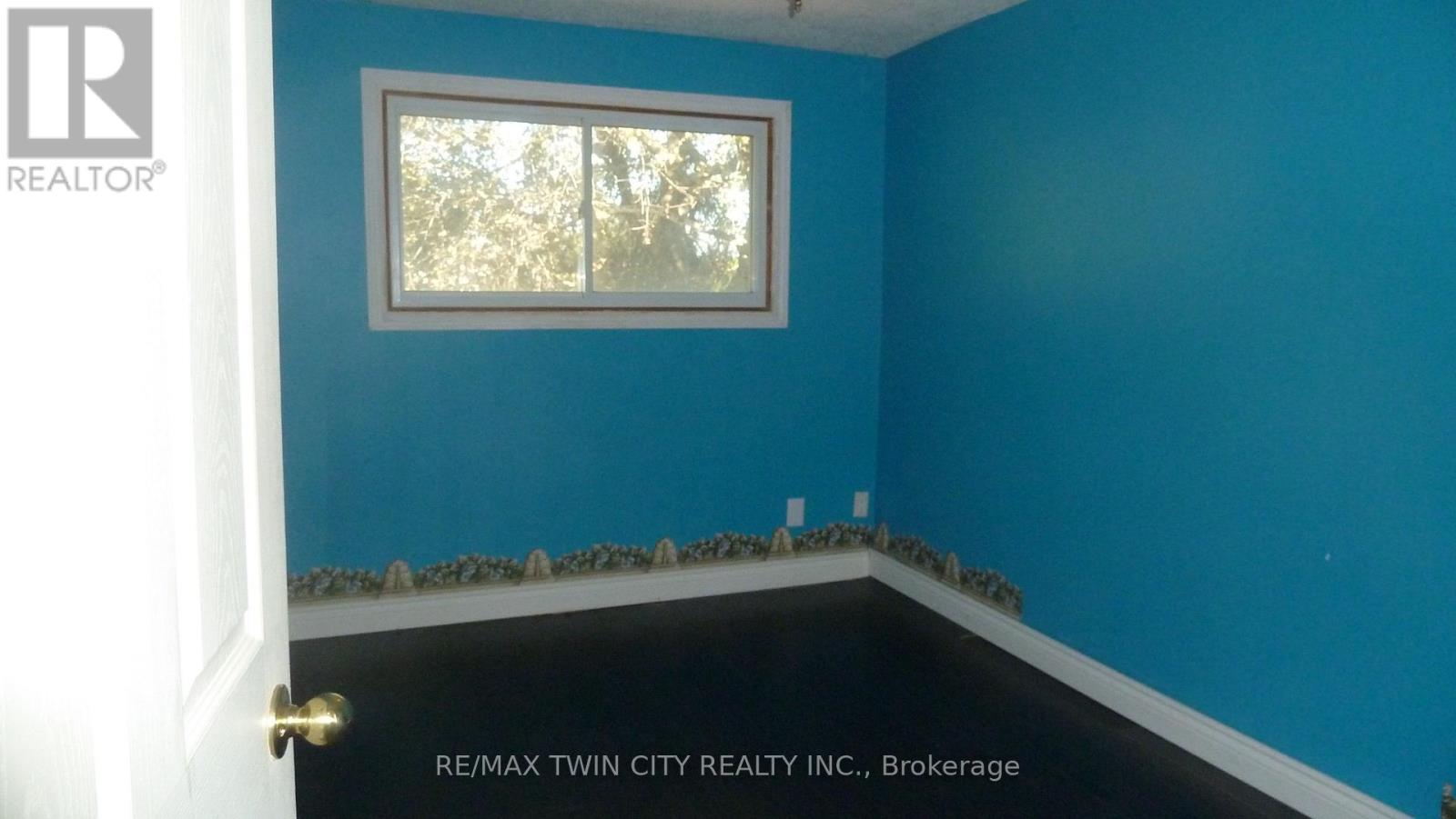 #4 647 ALBERT STREET - Image 20