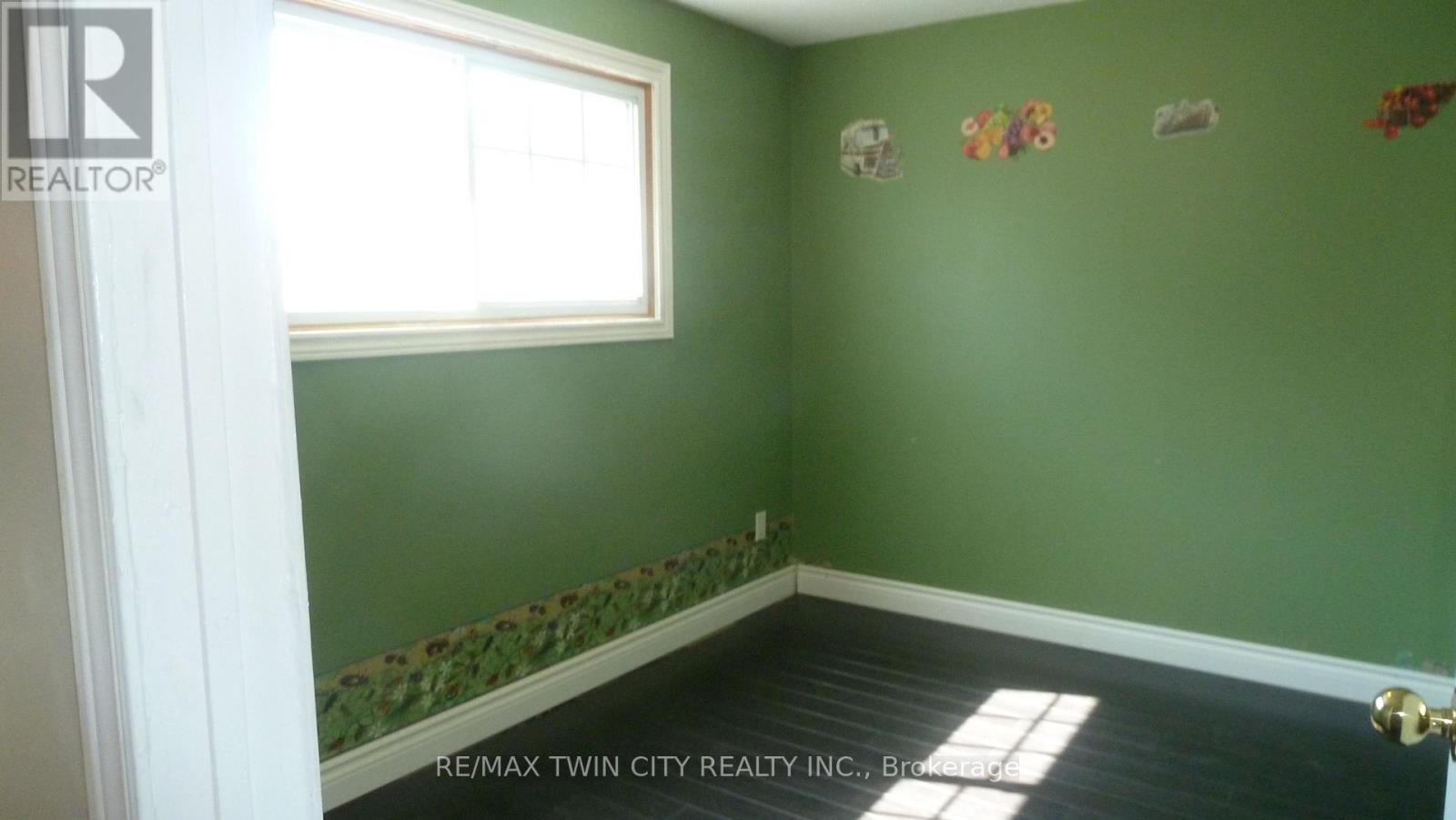 #4 647 ALBERT STREET - 21