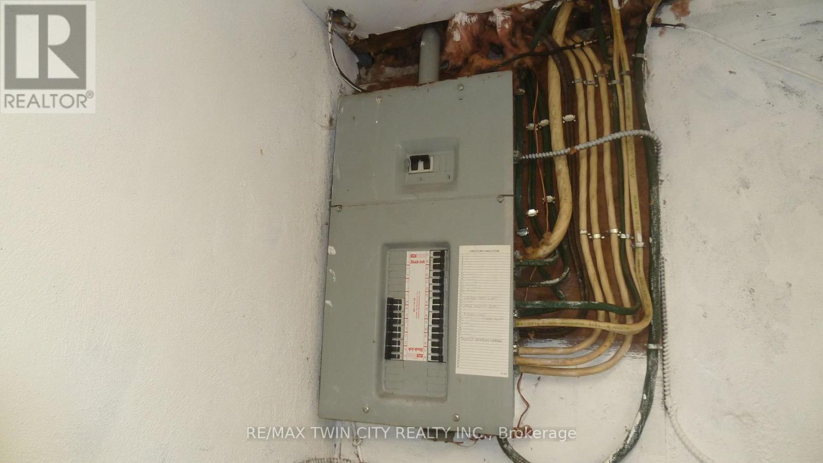 #4 647 ALBERT STREET - Image 32