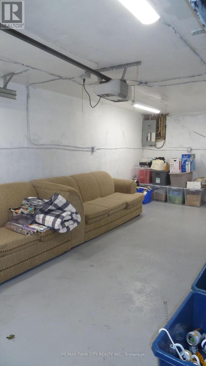 #4 647 ALBERT STREET - Image 33