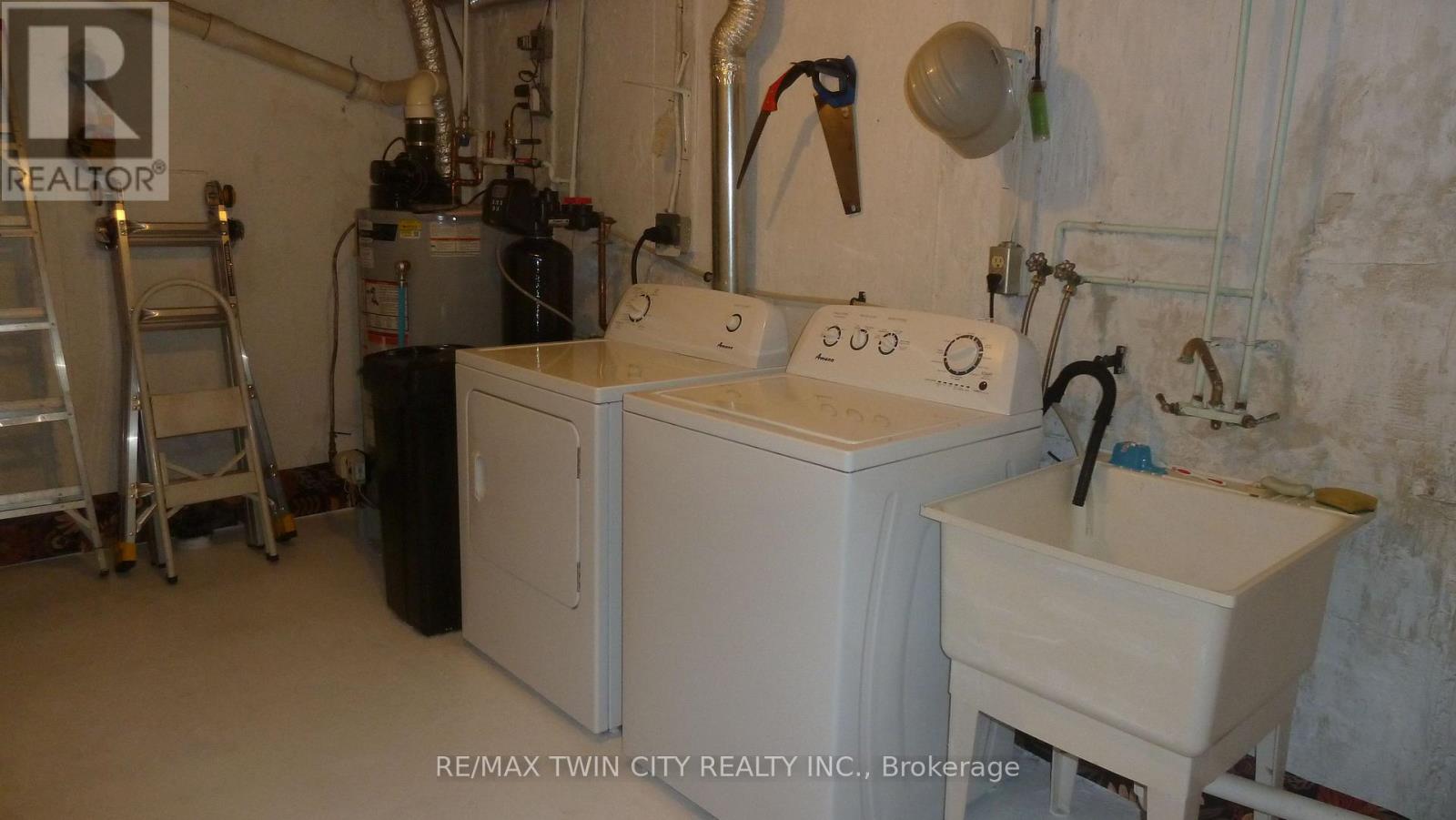 #4 647 ALBERT STREET - Image 35