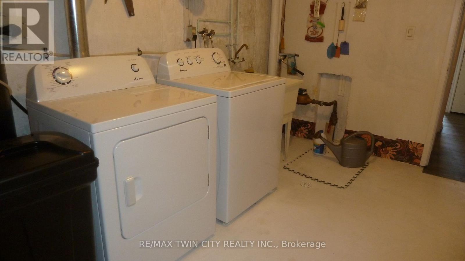 #4 647 ALBERT STREET - 38