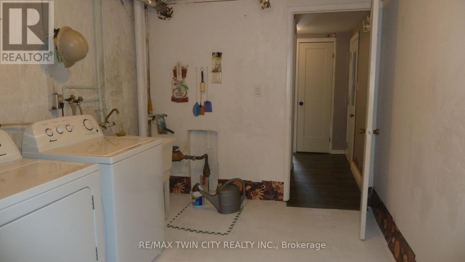 #4 647 ALBERT STREET - 39