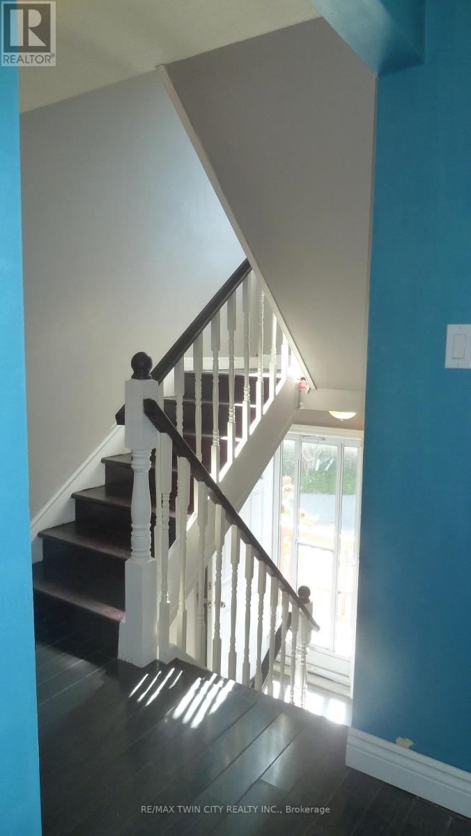 #4 647 Albert Street, Waterloo, Ontario, N2L3V5, Waterloo, Ontario — photo 4 of 5