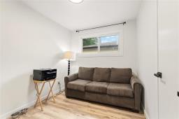 19 Whiteshell Avenue, Winnipeg, MB R2C2R7 Photo 24
