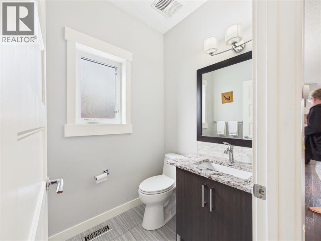 442 23 Avenue NE - photo 6