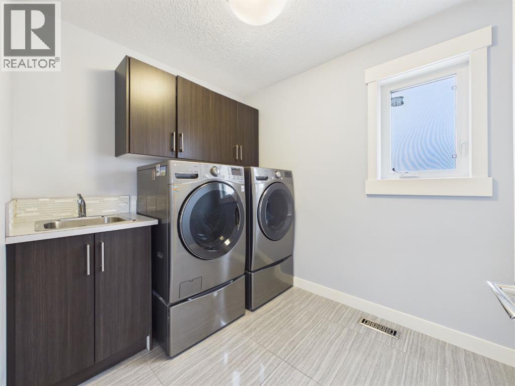 442 23 Avenue NE - photo 39