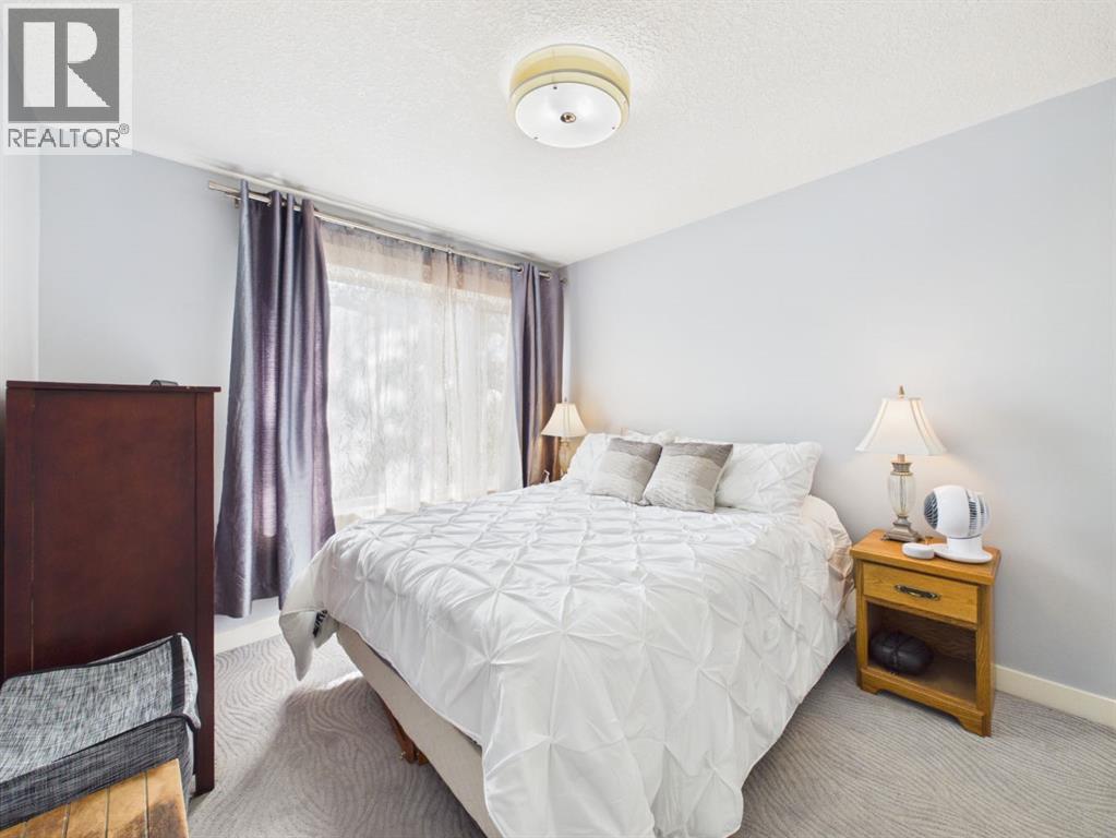 442 23 Avenue NE - photo 24