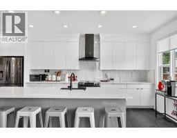 4pc Bathroom - 32 Cranbrook Bay Se, Calgary, AB T3M3C2 Photo 17