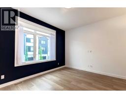 8524 21 Avenue SE - photo 12