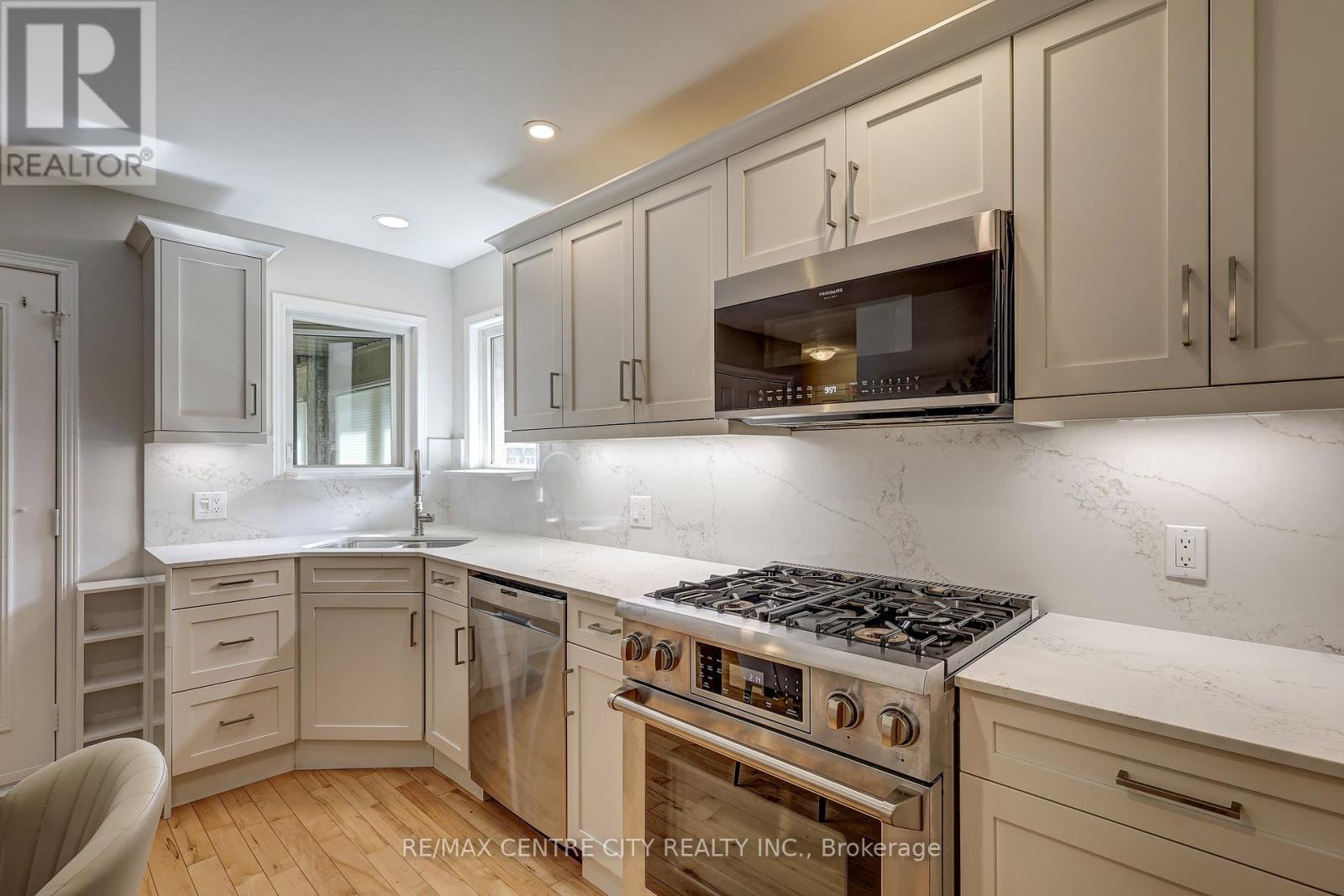 24 SCHREYER DRIVE - 15