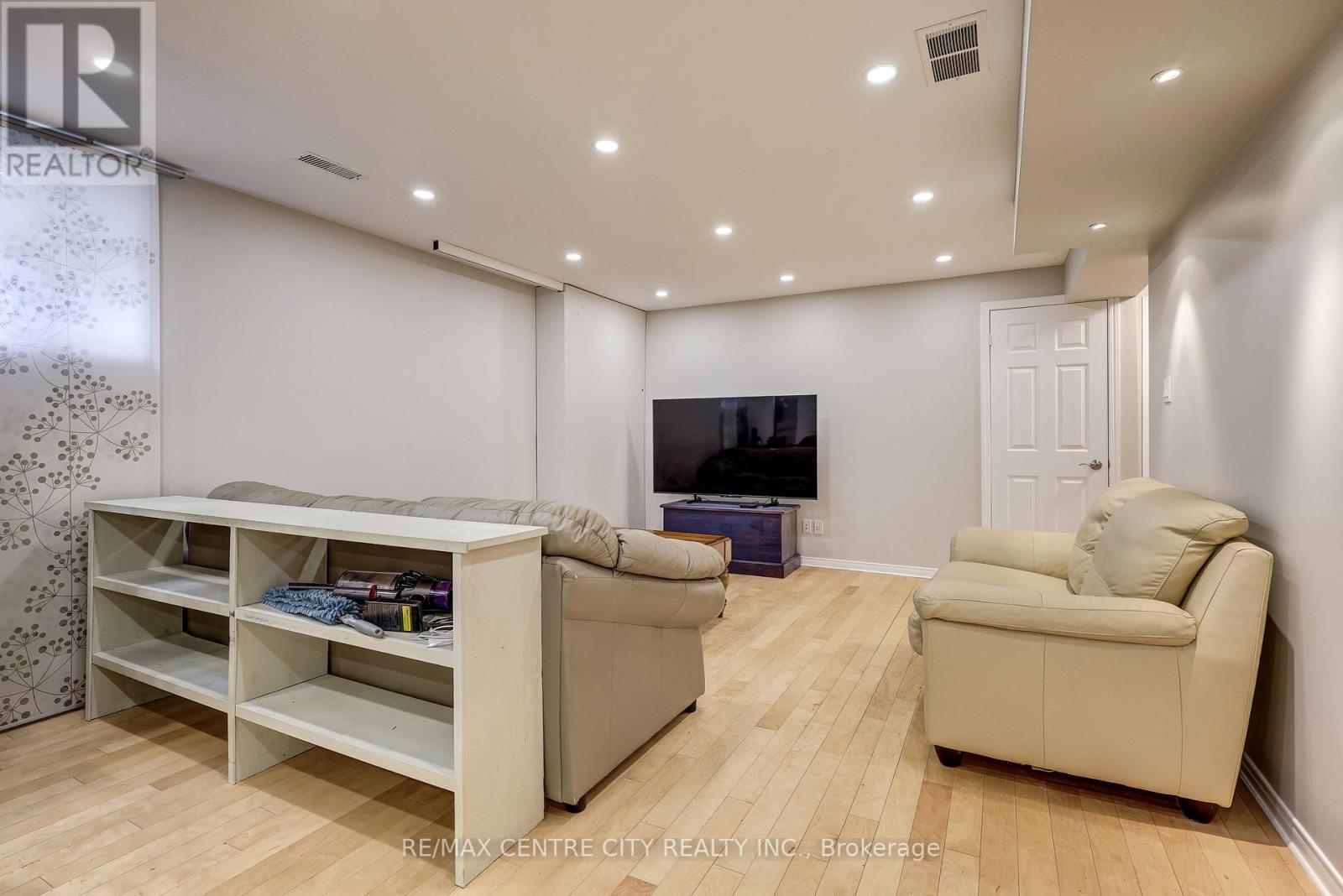 24 SCHREYER DRIVE - Image 33