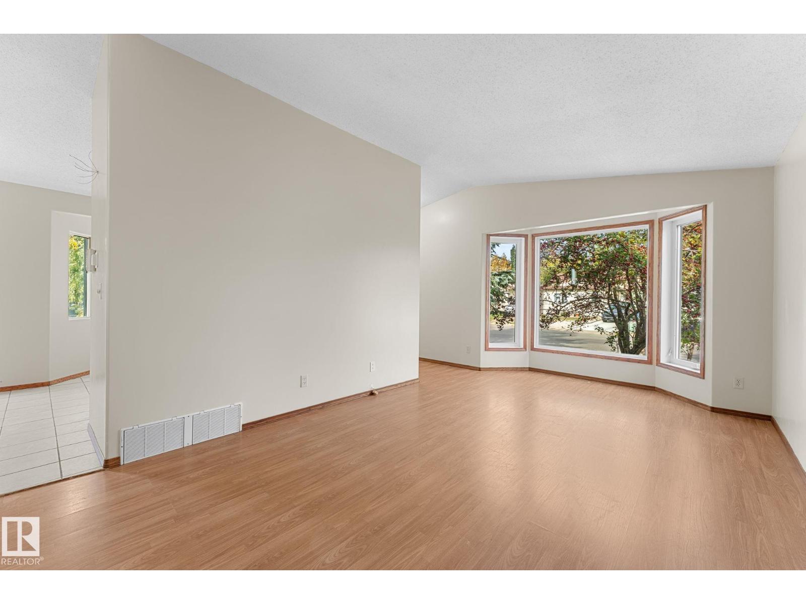 9147 180A AV NW - 8