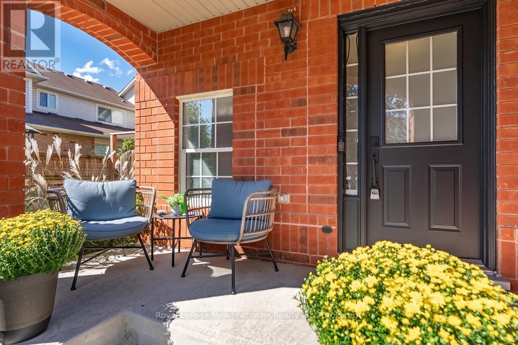 407 BAVERSTOCK CRESCENT - 2