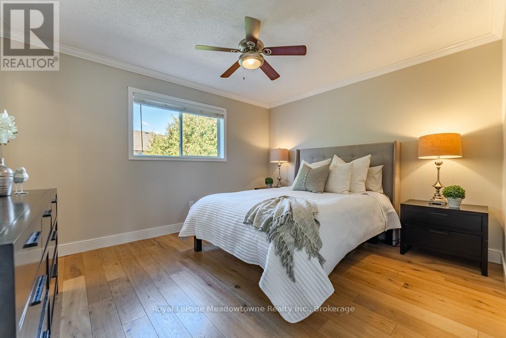 407 BAVERSTOCK CRESCENT - 21