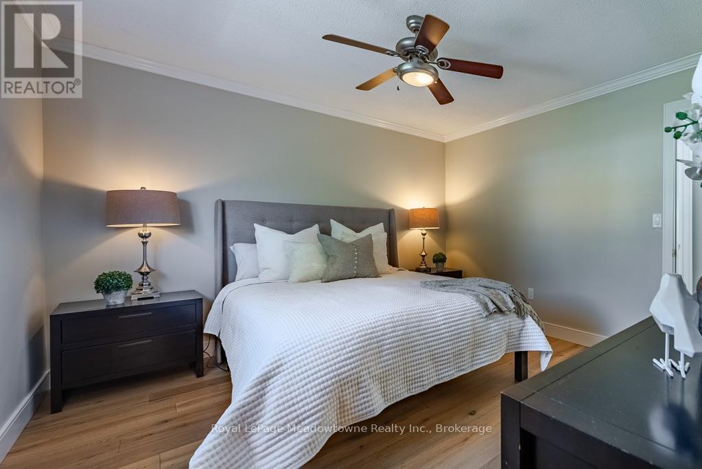 407 BAVERSTOCK CRESCENT - 22
