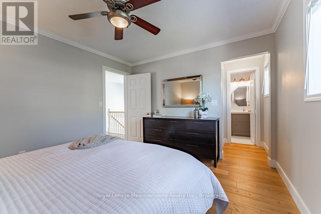 407 BAVERSTOCK CRESCENT - 23