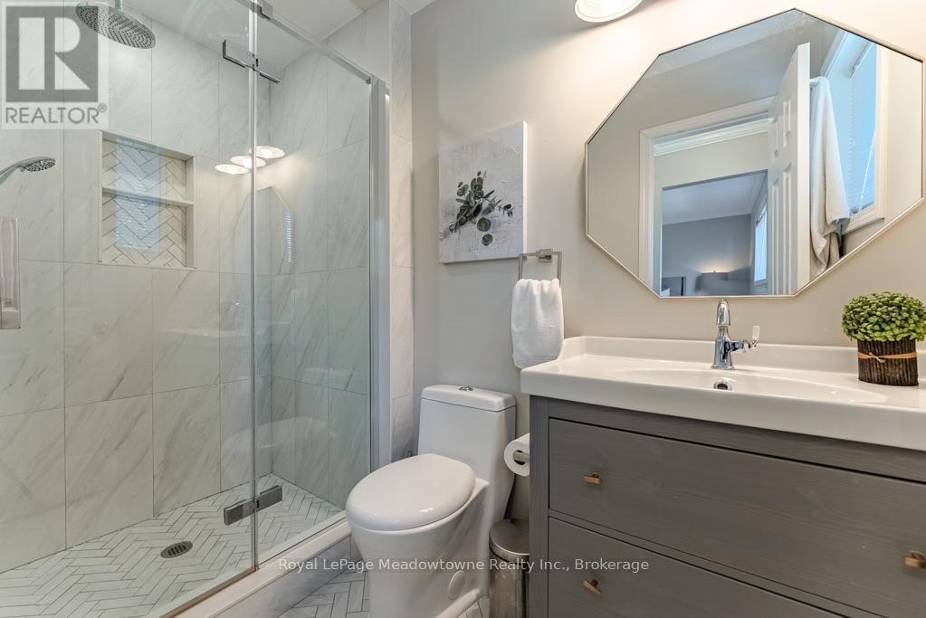 407 BAVERSTOCK CRESCENT - 24