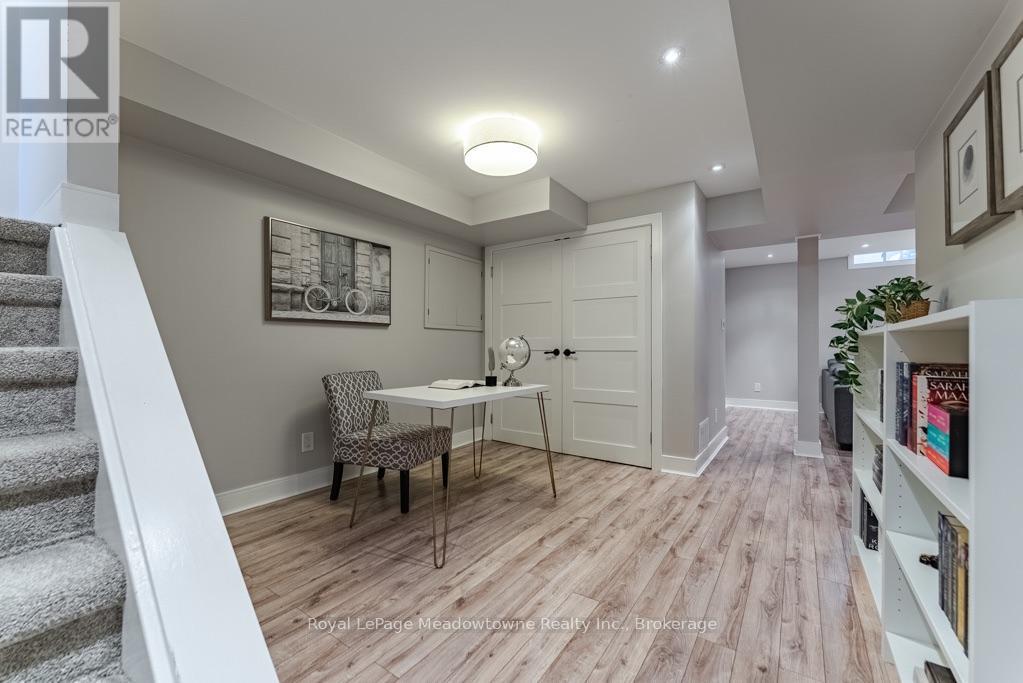 407 BAVERSTOCK CRESCENT - 31