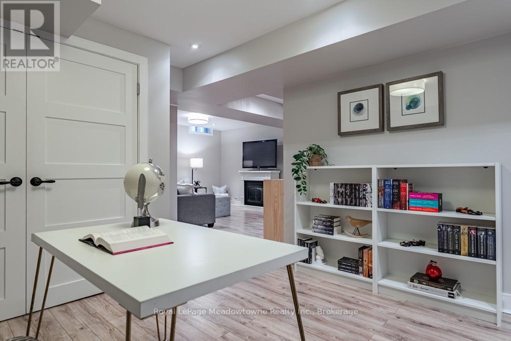 407 BAVERSTOCK CRESCENT - Image 32