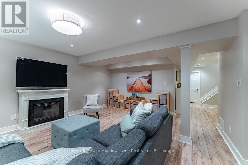 407 BAVERSTOCK CRESCENT - 37