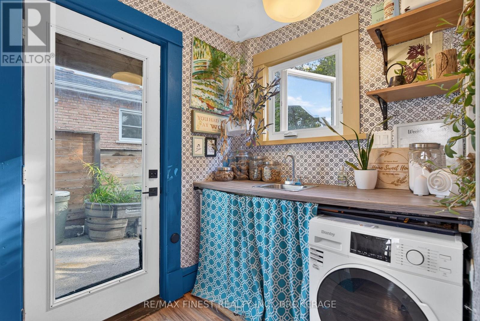 387 NELSON STREET - Image 32