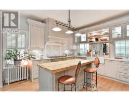 4 Wellesley Place, Toronto, ON M4Y2K4 Photo 18