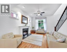 425 Tempe Crescent, North Vancouver, BC V7N1E7 Photo 8