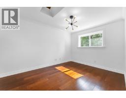 425 Tempe Crescent, North Vancouver, BC V7N1E7 Photo 15