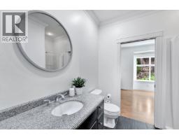 425 Tempe Crescent, North Vancouver, BC V7N1E7 Photo 9