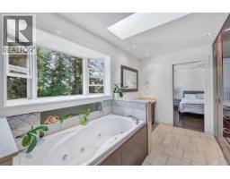 425 Tempe Crescent, North Vancouver, BC V7N1E7 Photo 19