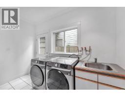 425 Tempe Crescent, North Vancouver, BC V7N1E7 Photo 34
