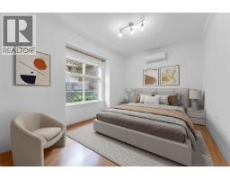 425 Tempe Crescent, North Vancouver, BC V7N1E7 Photo 12