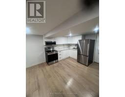 Kitchen - 736 Annland Street, Pickering, ON L1W1B6 Photo 7