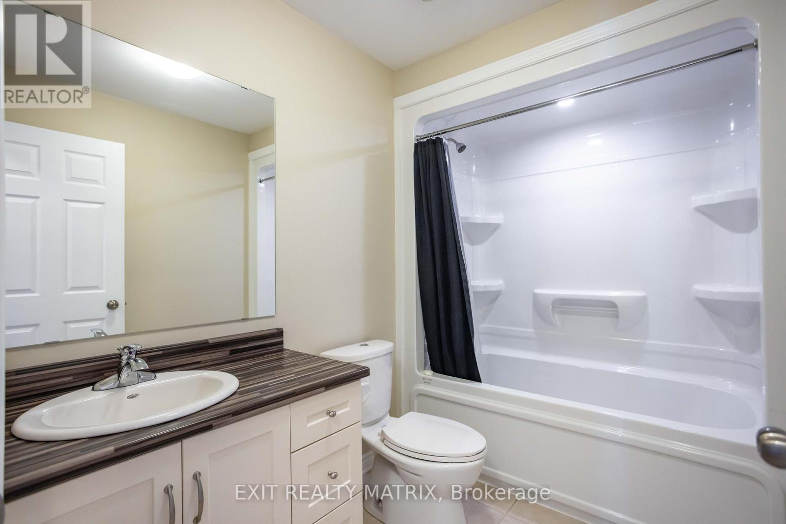 111 YORK CROSSING - Image 25