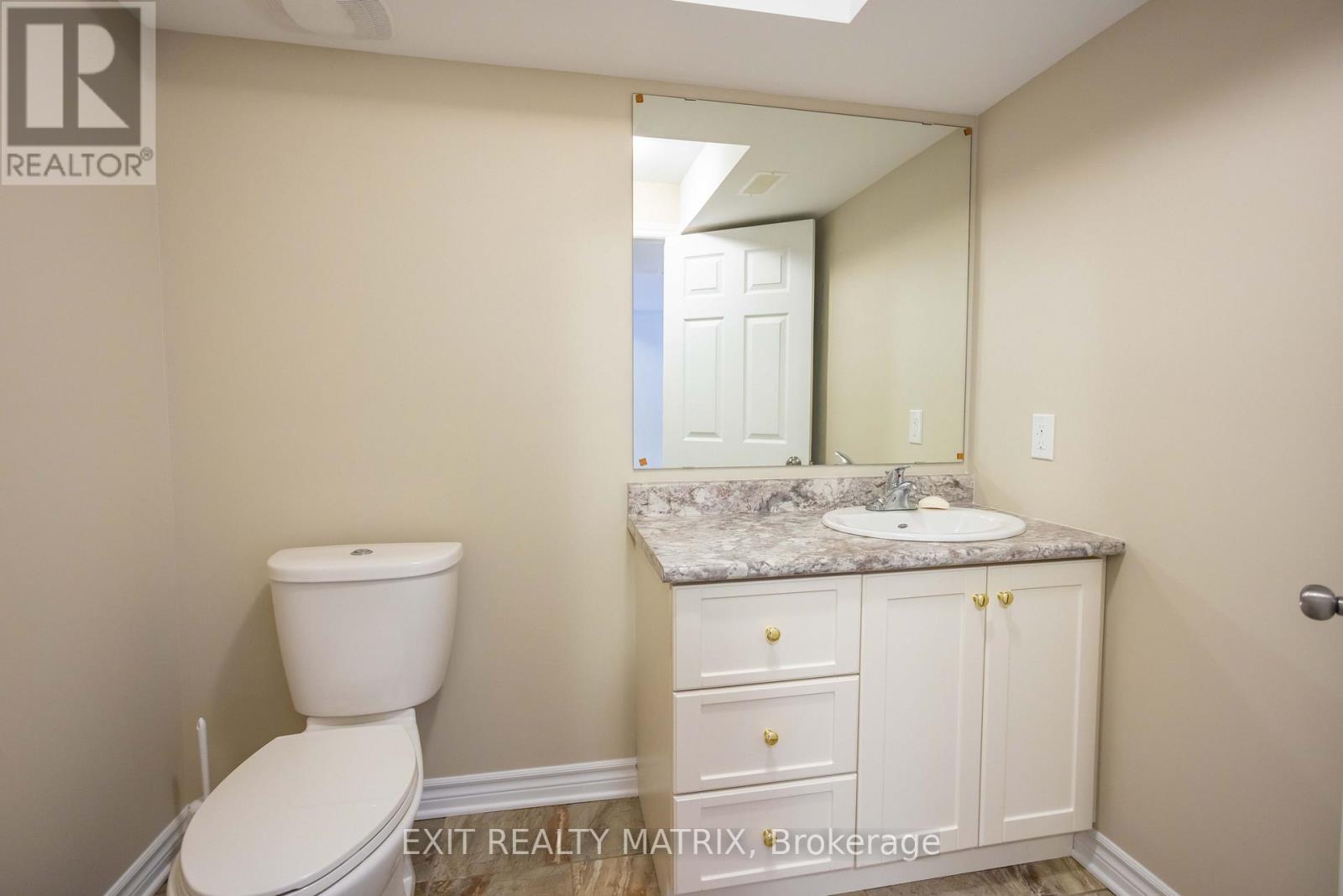 111 YORK CROSSING - Image 30