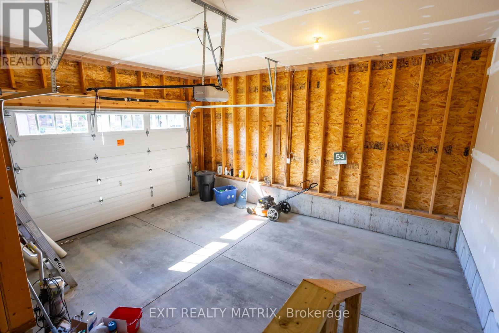 111 YORK CROSSING - Image 31