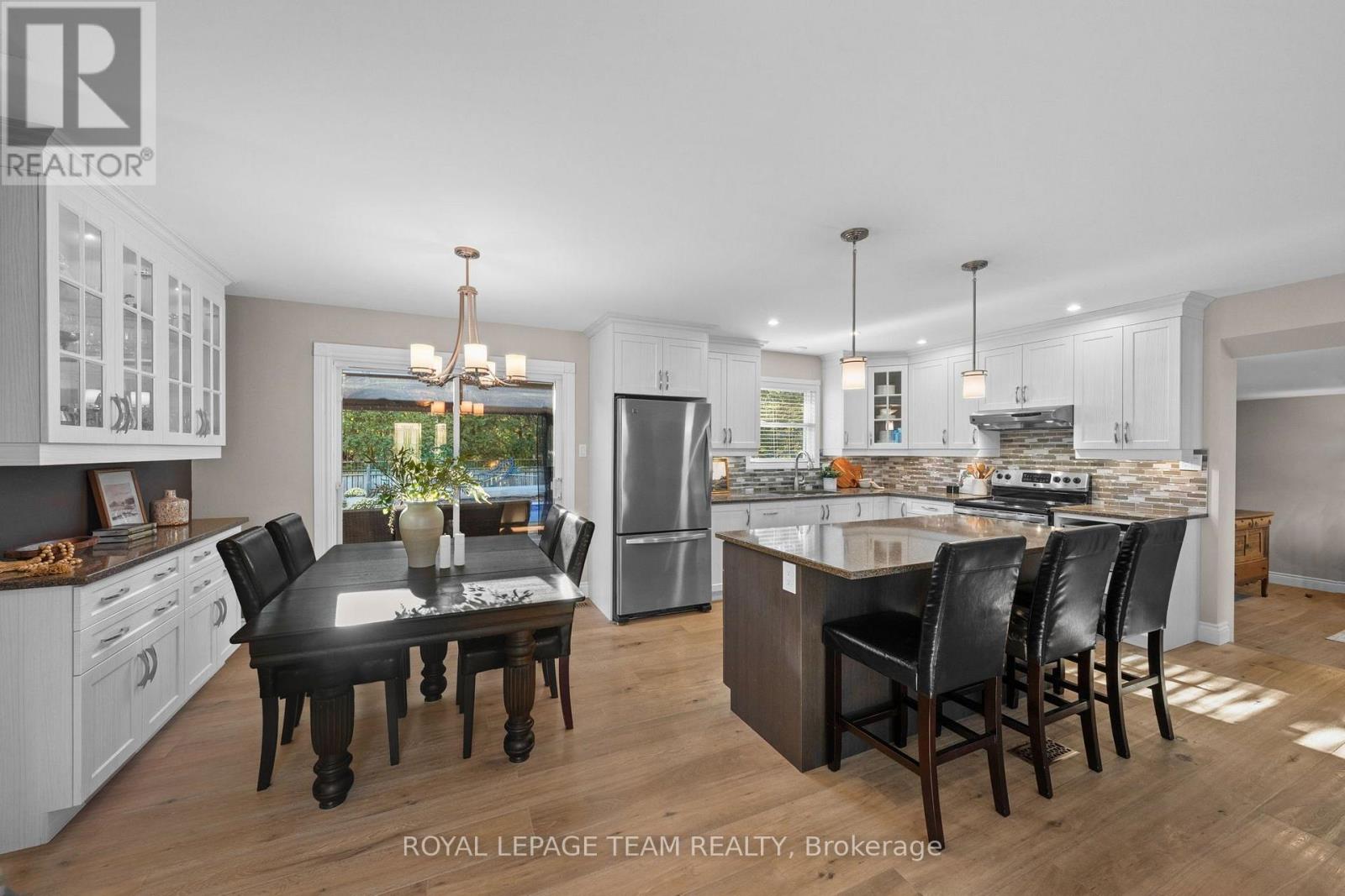 1610 RIDEAUVALE AVENUE - 10