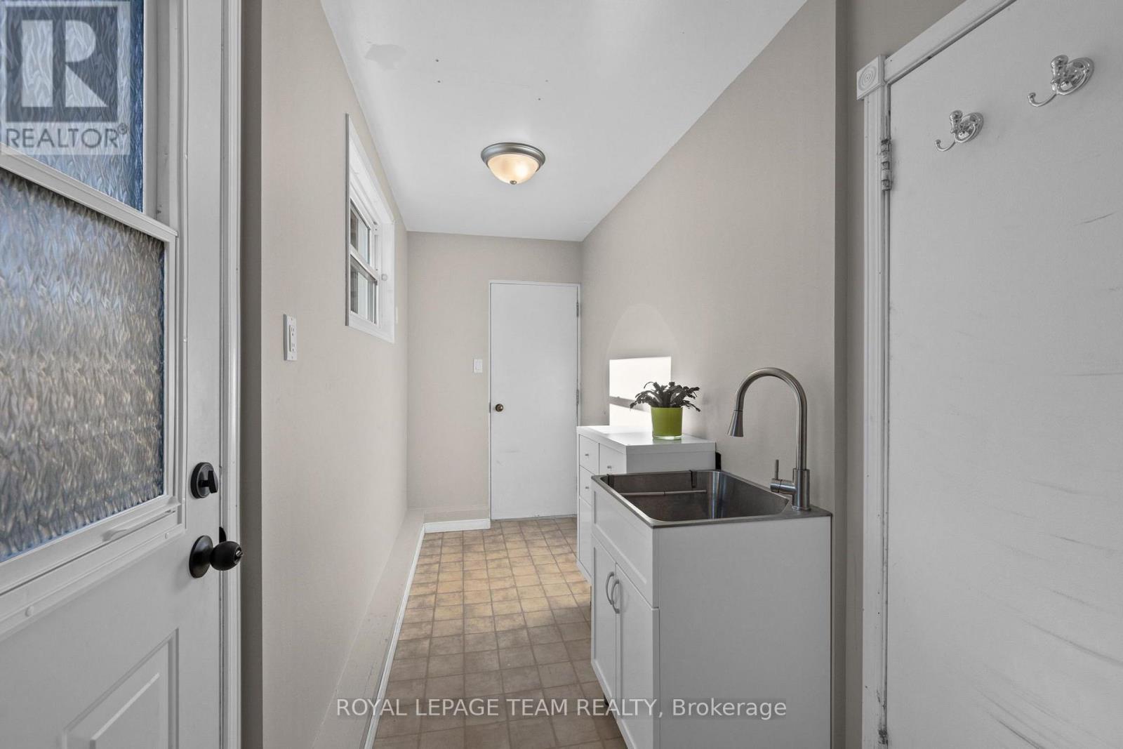 1610 RIDEAUVALE AVENUE - 18