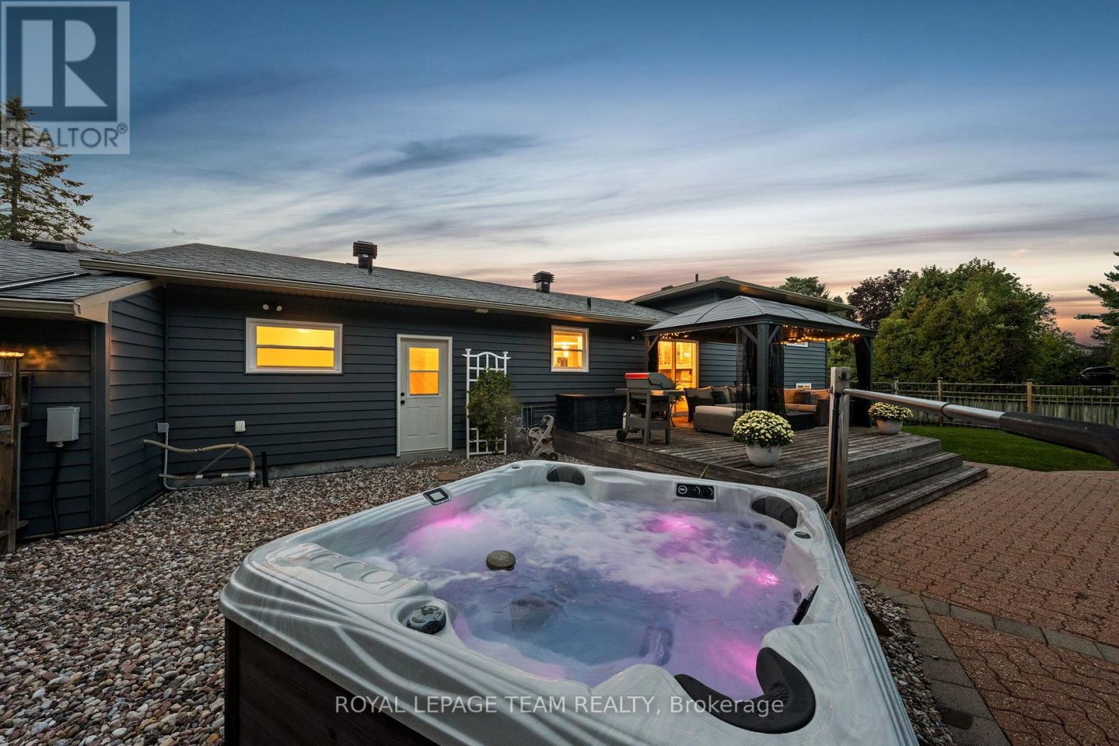 1610 RIDEAUVALE AVENUE - 35