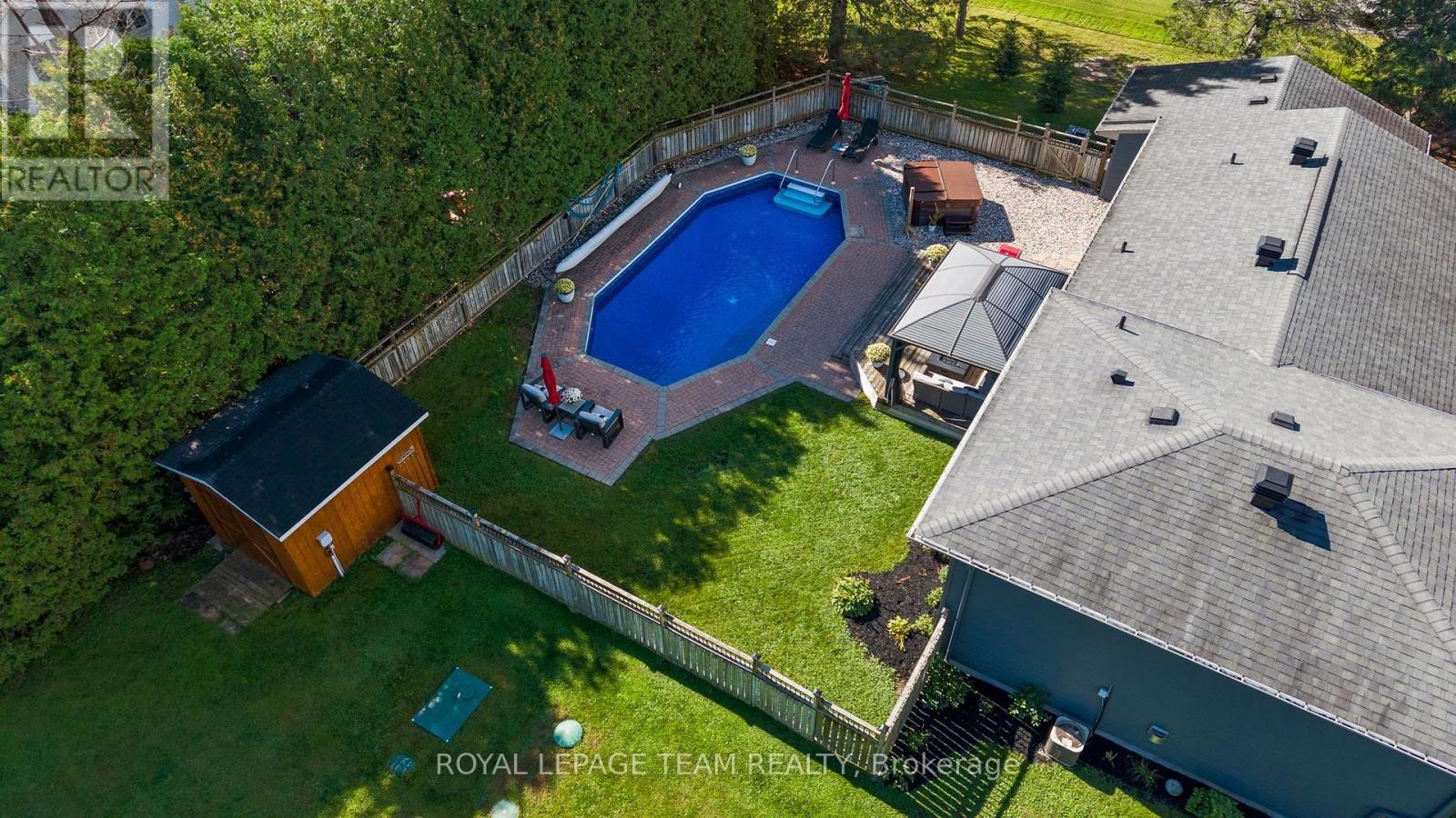 1610 RIDEAUVALE AVENUE - 45