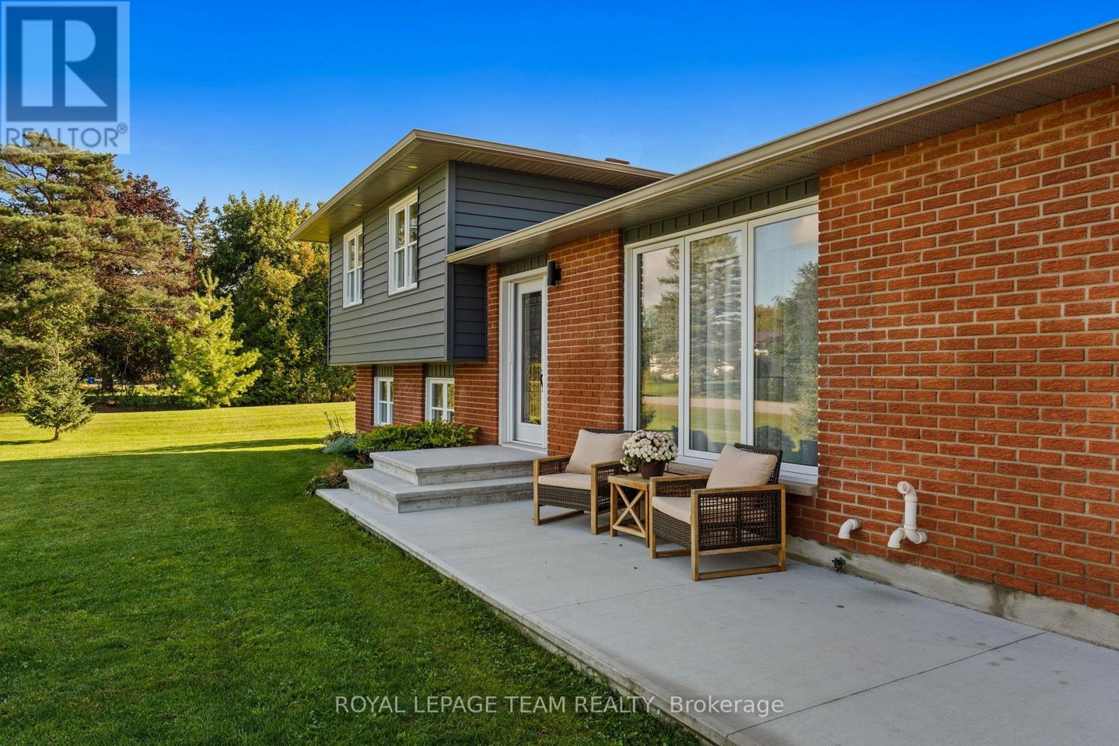 1610 RIDEAUVALE AVENUE - 5