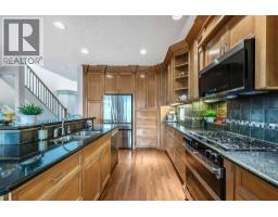 2pc Bathroom - 2222 26 Street Sw, Calgary, AB T3E2A5 Photo 11
