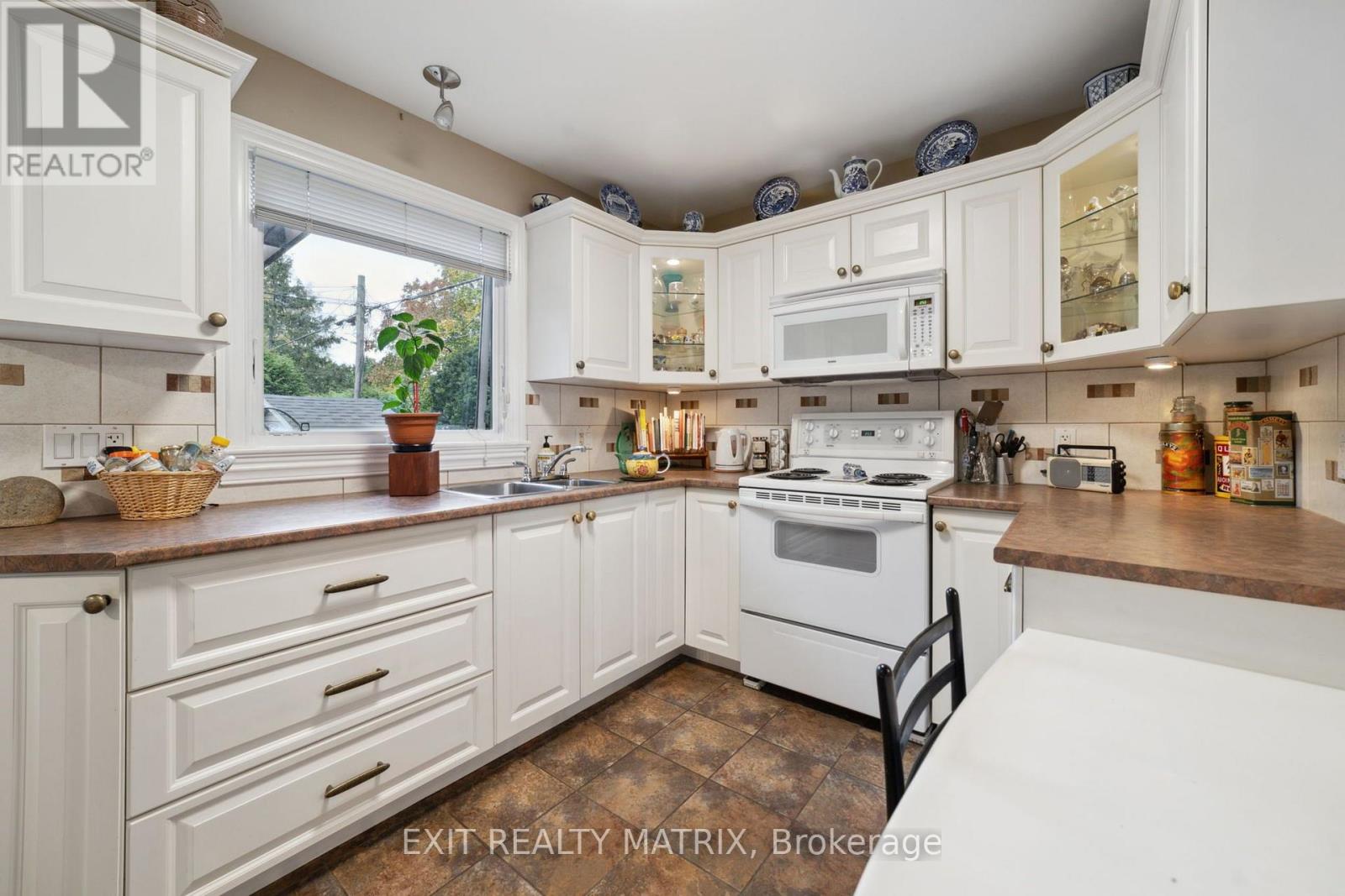 1866 LENESTER AVENUE - Image 11
